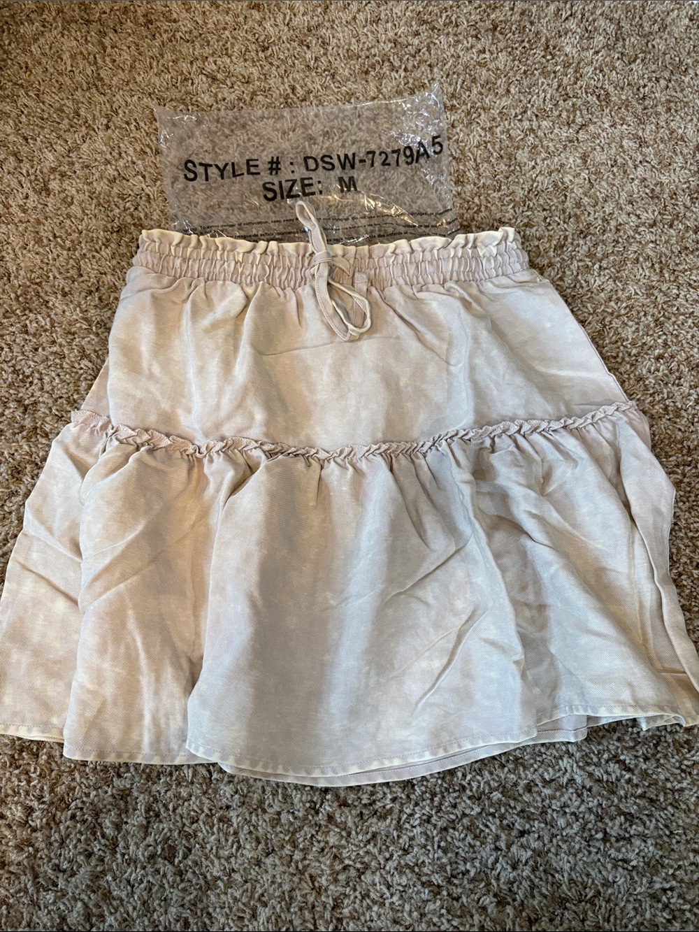 Zenana Women’s Light Beige Tiered Ruffle Skirt Size M Tencel - new never worn!